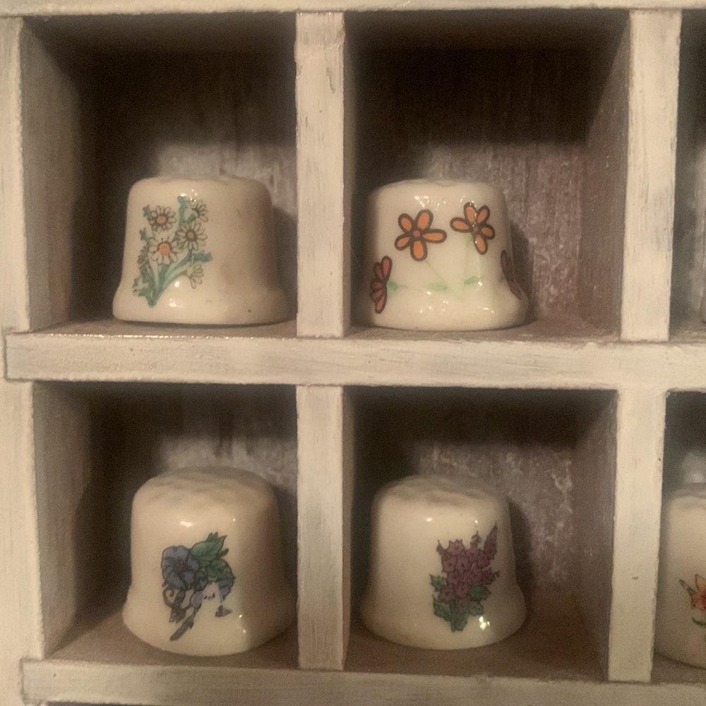 Porcelain Flower Thimble Collection! - Picture 4 of 5